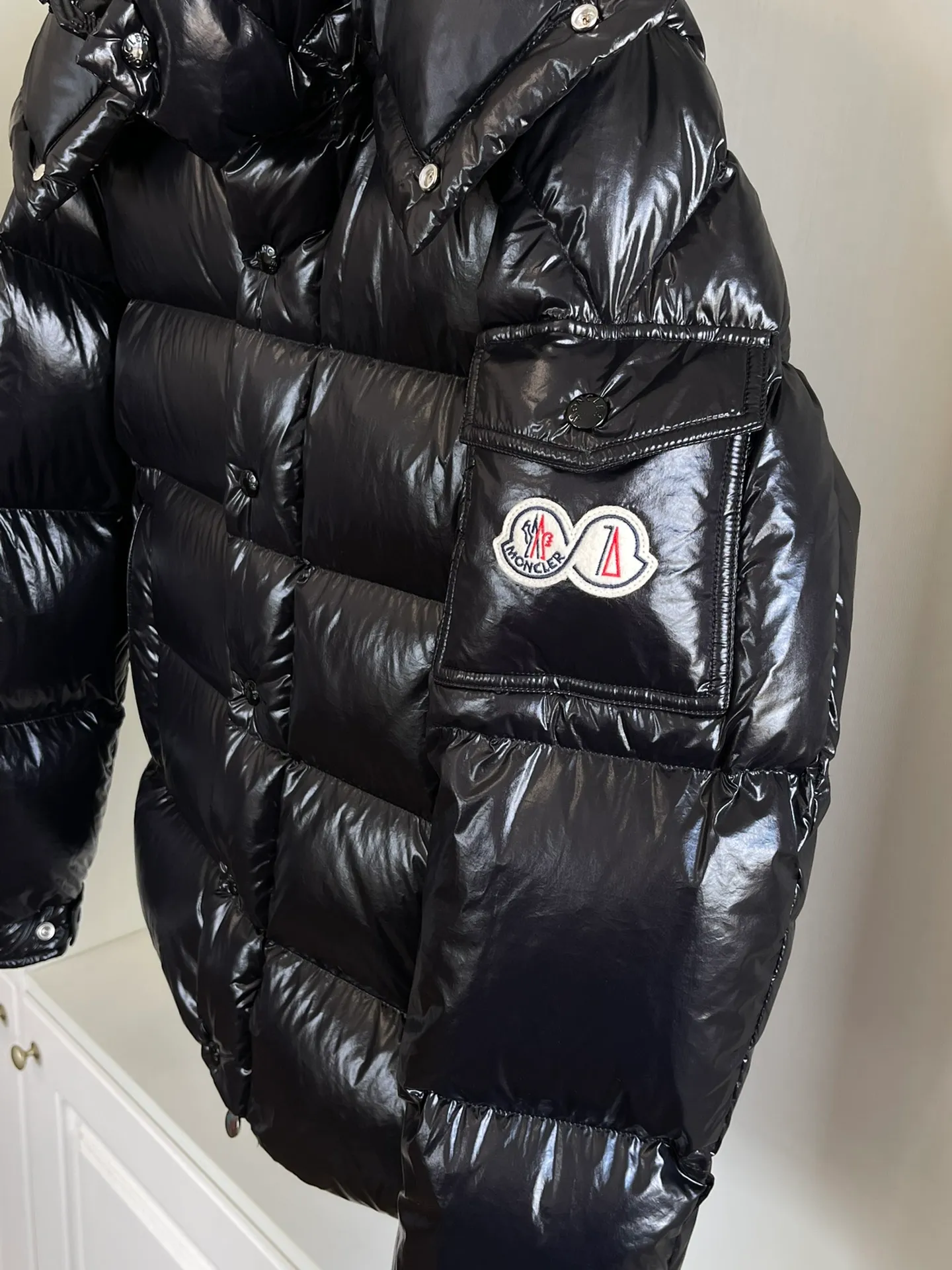 P390 Moncler/ 2026 70 、 。 DNA ， ， 。 Classic ， 、 。 Classic 70 。 Quality， 90 ，Premium Quality ， ，Black ！ Sizes M-3XL